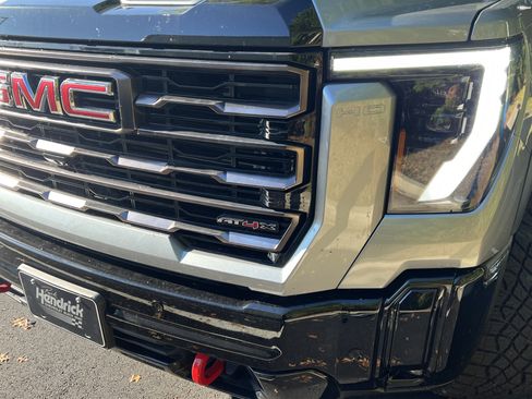Used 2025 GMC Sierra 2500 AT4X image 6