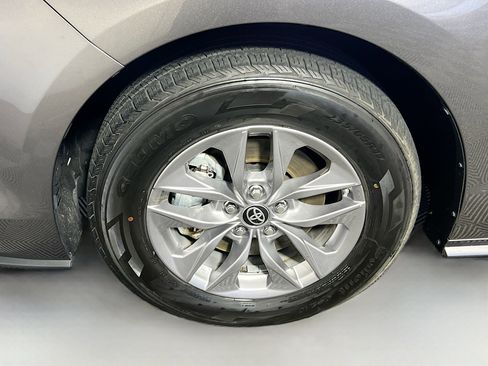 Used 2024 Toyota Sienna XLE FWD image 13
