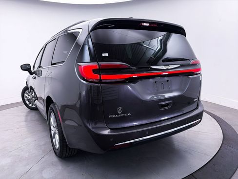 Used 2023 Chrysler Pacifica Touring-L AWD/4WD image 7