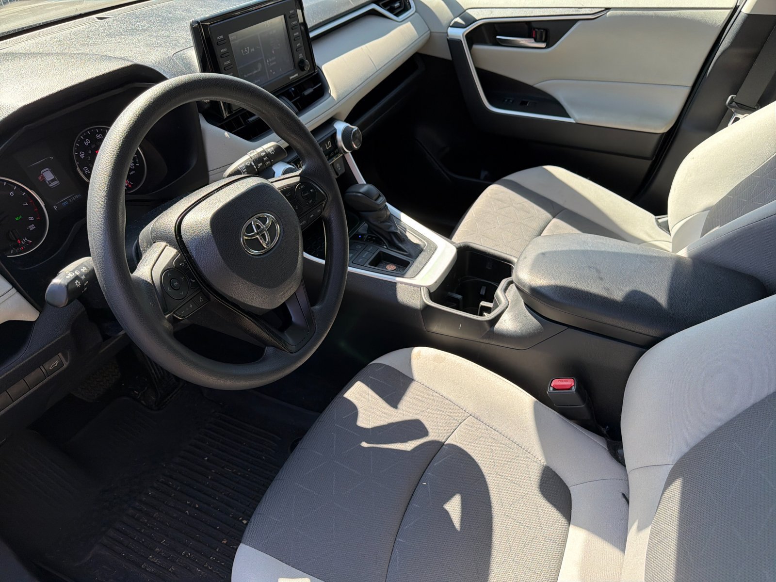 Used 2022 Toyota RAV4 XLE w/ Convenience Package FWD image 8