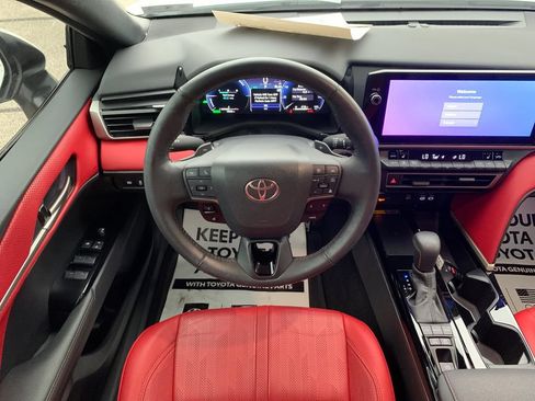 Used 2025 Toyota Camry XSE FWD image 17