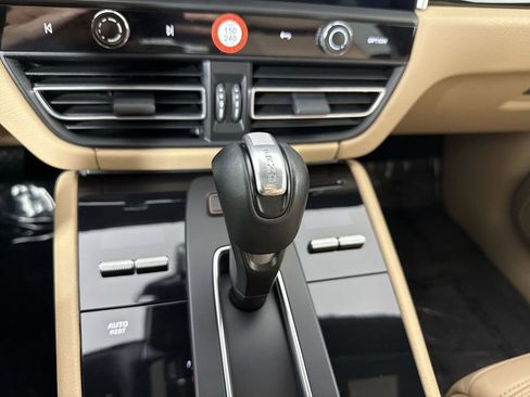 Certified 2022 Porsche Macan AWD/4WD image 32