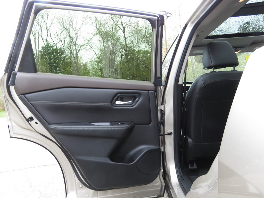 Used 2023 Nissan Rogue SL AWD/4WD image 19