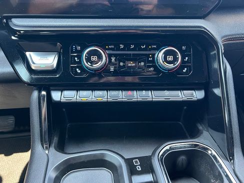 Used 2024 GMC Sierra 2500 AT4 w/ Technology Package AWD/4WD image 38
