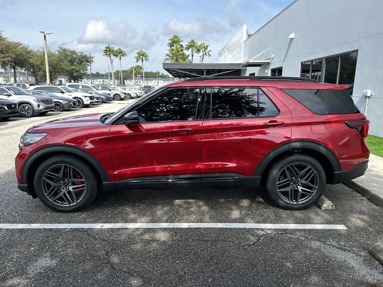 Used 2025 Ford Explorer ST w/ Sun And Sound Package AWD/4WD image 5