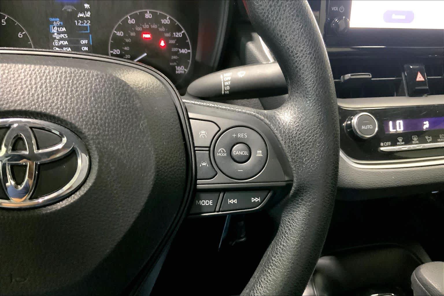 Used 2024 Toyota Corolla LE FWD image 25