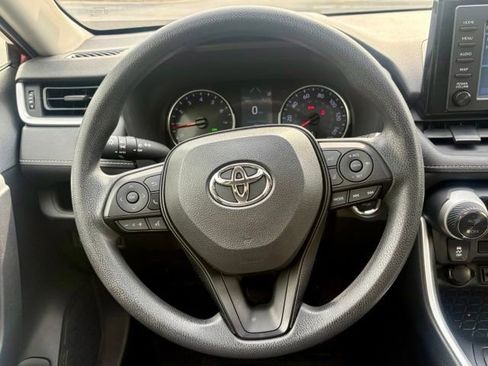 Used 2019 Toyota RAV4 XLE FWD image 20