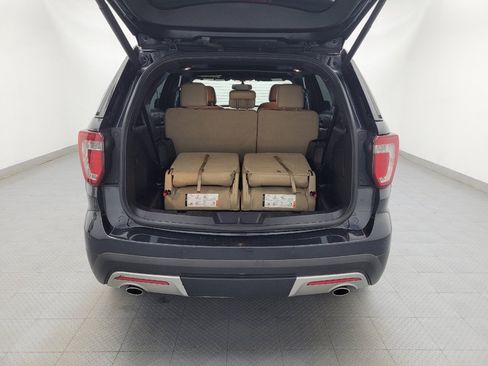 Used 2017 Ford Explorer XLT w/ Equipment Group 202A FWD image 29
