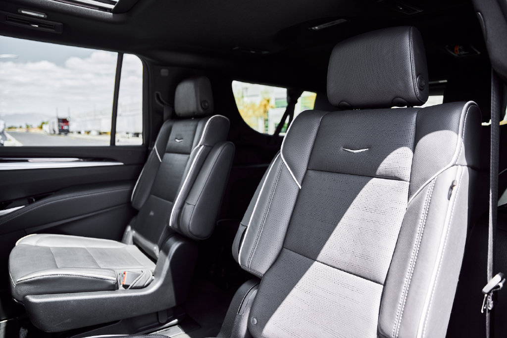 Used 2025 Cadillac Escalade ESV Sport AWD/4WD image 46