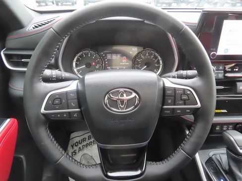 Used 2023 Toyota Highlander XSE image 34