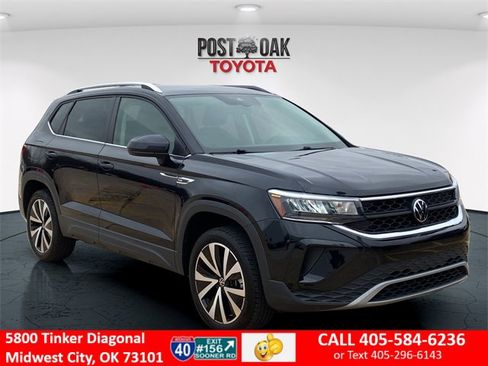 Used 2023 Volkswagen Taos SE image 1