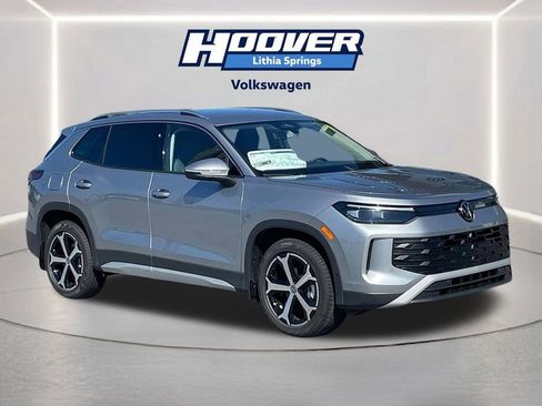 New 2025 Volkswagen Tiguan SE image 1