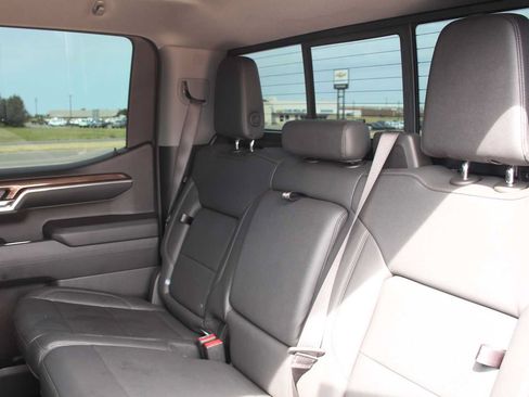 Used 2024 Chevrolet Silverado 1500 LT Trail Boss w/ Convenience Package II AWD/4WD image 28