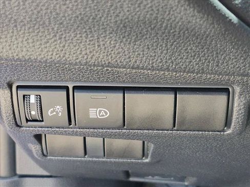 Used 2025 Toyota Corolla Cross LE FWD image 13