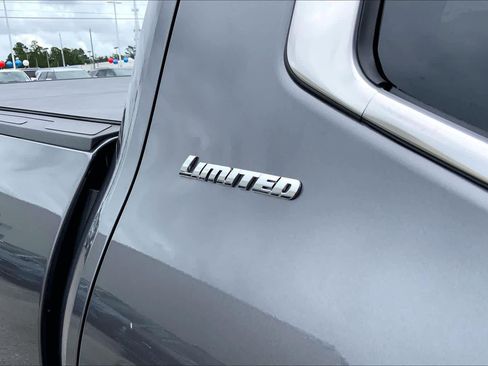 Used 2025 Toyota Tundra Limited AWD/4WD image 10
