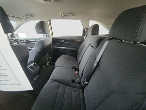 Used 2019 Kia Sorento LX image 8