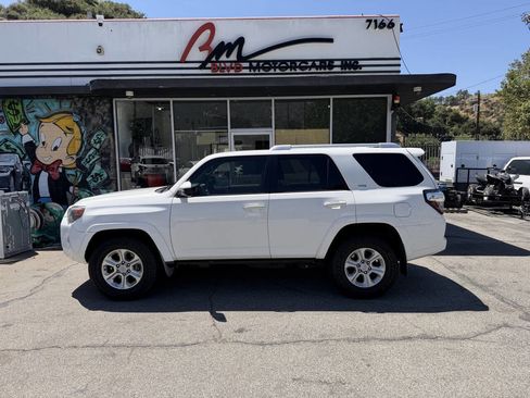 Used 2016 Toyota 4Runner SR5 image 4