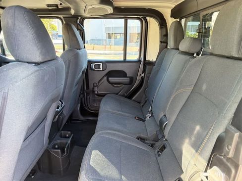 Used 2024 Jeep Gladiator Sport image 25