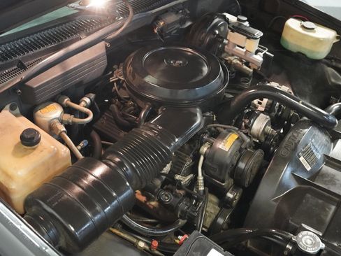 Used 1988 Chevrolet Silverado 1500 2WD Regular Cab image 30