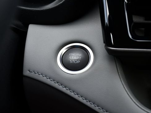 Used 2024 Toyota Highlander Limited FWD image 19