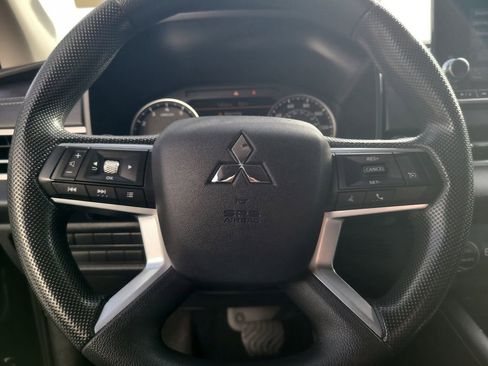 Used 2024 Mitsubishi Outlander ES image 12