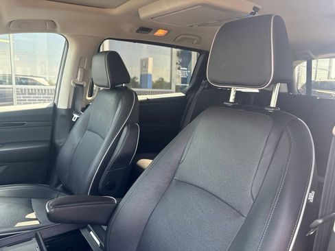 Used 2025 Honda Odyssey Elite image 12