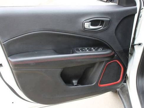 Used 2017 Jeep Compass Trailhawk AWD/4WD image 18