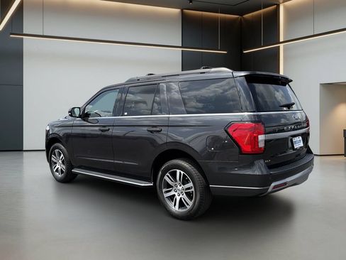 Used 2023 Ford Expedition XLT RWD image 3