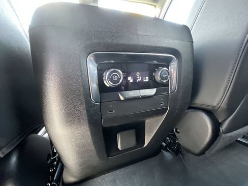 Certified 2025 Chevrolet Suburban LT RWD image 21