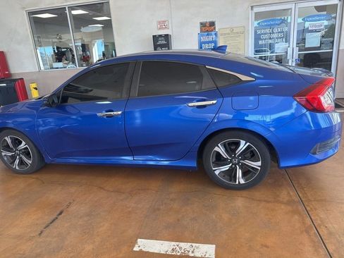 Used 2016 Honda Civic Touring image 2