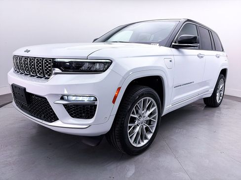 Used 2022 Jeep Grand Cherokee Summit w/ Advanced Protech Group IV AWD/4WD image 14
