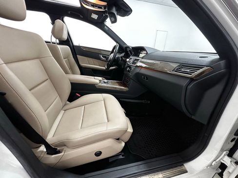 Used 2010 Mercedes-Benz E 350 4MATIC Sedan image 43