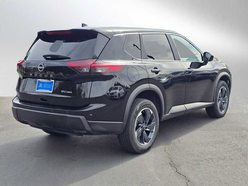 Used 2024 Nissan Rogue SV image 3