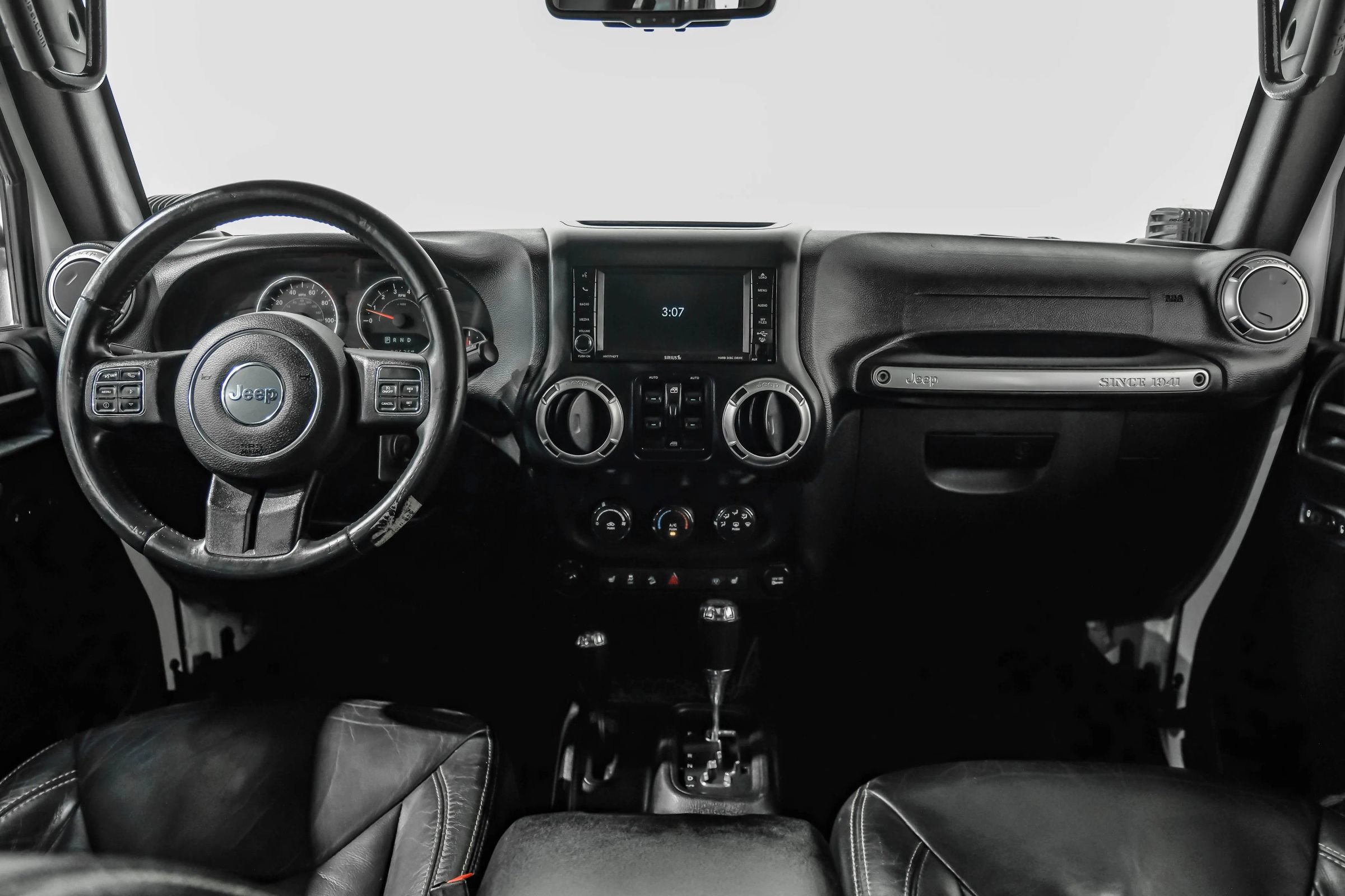 Used 2015 Jeep Wrangler Unlimited Rubicon w/ Connectivity Group AWD/4WD image 19