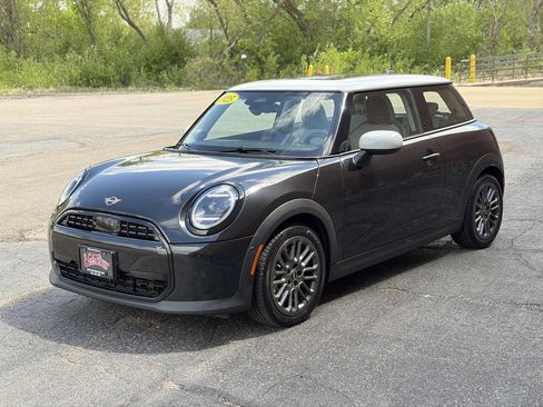 Used 2025 MINI Cooper 2-Door Hardtop FWD image 3