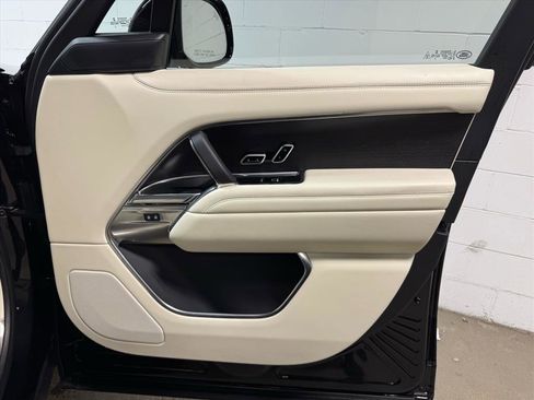 Used 2023 Land Rover Range Rover Long Wheelbase SE image 34