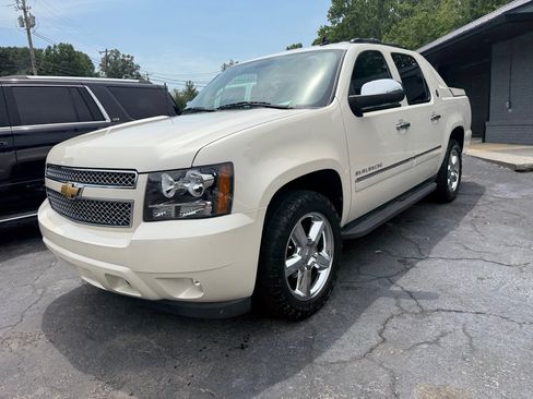 Used 2013 Chevrolet Avalanche LTZ AWD/4WD image 15