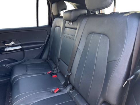 Used 2022 Mercedes-Benz GLB 250 w/ Premium Package Lite image 13