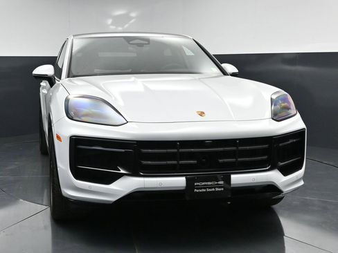Used 2026 Porsche Cayenne GTS image 12
