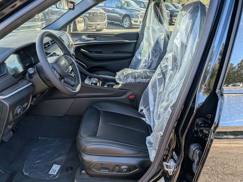 New 2026 Jeep Grand Cherokee Limited AWD/4WD image 9