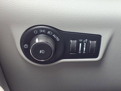 Used 2023 Jeep Compass Latitude image 27