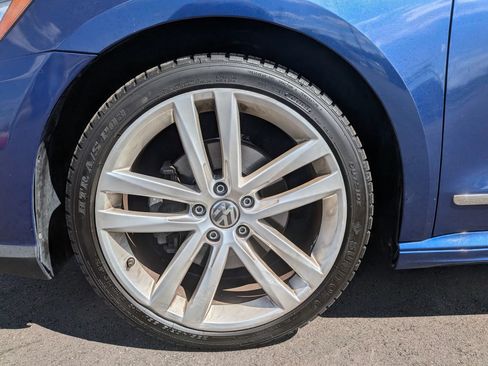 Used 2017 Volkswagen Passat 1.8T R-Line FWD image 10