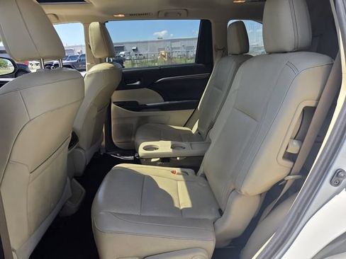 Used 2019 Toyota Highlander Limited FWD image 11