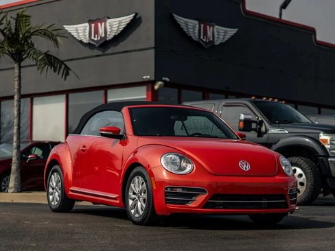 Used 2019 Volkswagen Beetle 2.0T S FWD image 1