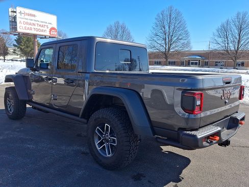 New 2026 Jeep Gladiator Mojave w/ Steel Bumper Group AWD/4WD image 5