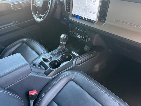 Used 2025 Ford Bronco Outer Banks AWD/4WD image 16