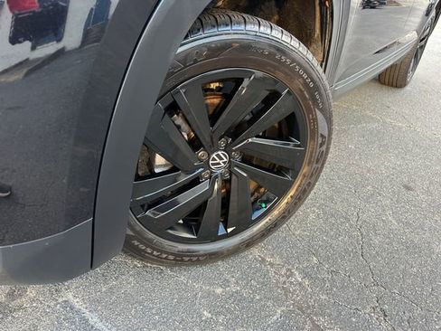 Used 2022 Volkswagen Atlas Cross Sport SE w/ Panoramic Sunroof Package image 10