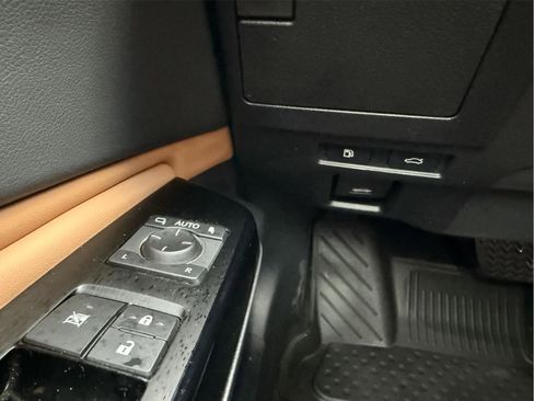 Used 2023 Lexus ES 250 w/ Premium Package image 18