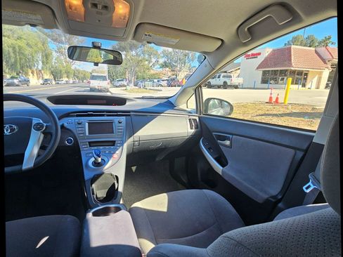 Used 2015 Toyota Prius Two image 31