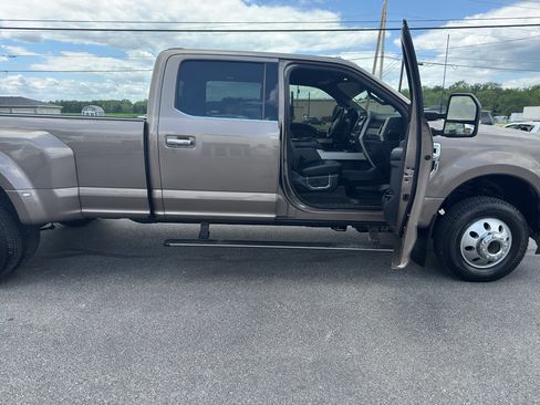 Used 2022 Ford F350 Lariat w/ Lariat Ultimate Package AWD/4WD image 3